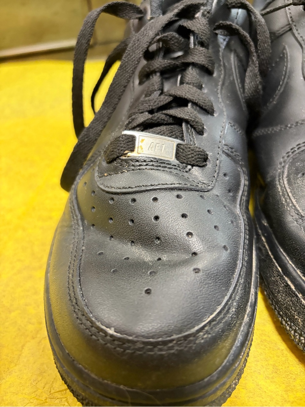 Nike Men's Black Leather Low-Top Sneakers with Black Laces size 9. - Picture 6 of 6